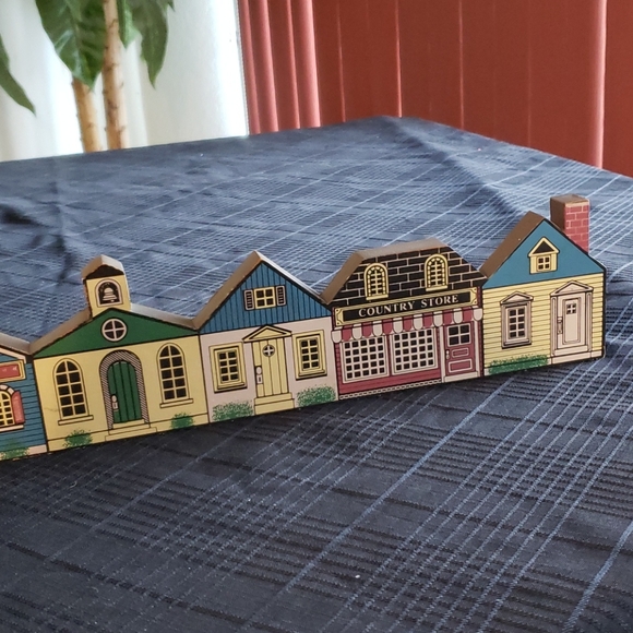 Shop Village Buildings/Shelf Sitters or Hanger. - Picture 3 of 8